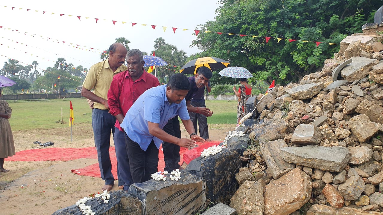 ஆரம்பமானது மாவீரர் வாரம் - கொட்டும் மழைக்குள்ளும் துயிலுமில்லங்களில் நினைவேந்தல் நிகழ்வுகள்!! 3