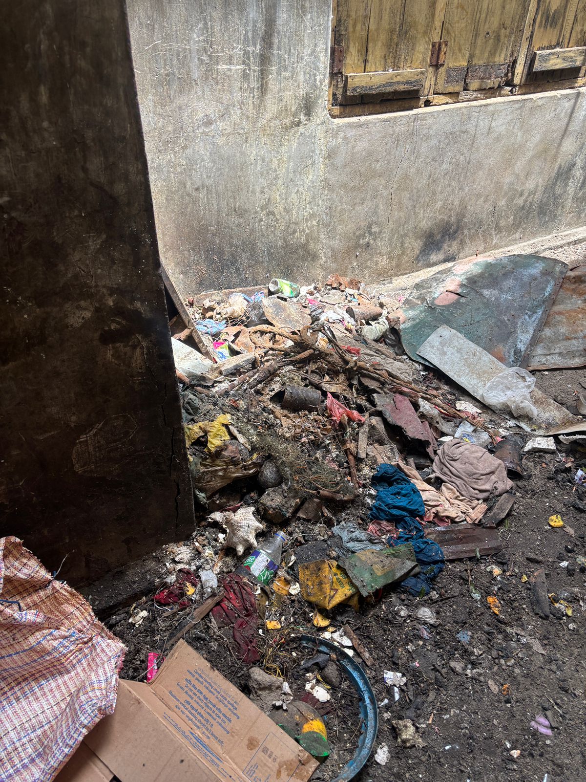 ஈக்கள், கழிவுநீர், விலங்கு கழிவுகள் மத்தியில் வடை தயாரிப்பு! மன்னாரில் திடீர் ரெய்டு 2