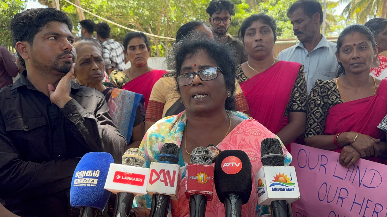இராணுவ முகாமுக்கு முன் கேப்பாபுலவு மக்கள் போராட்டம் 5