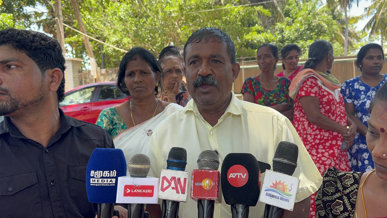 இராணுவ முகாமுக்கு முன் கேப்பாபுலவு மக்கள் போராட்டம் 6