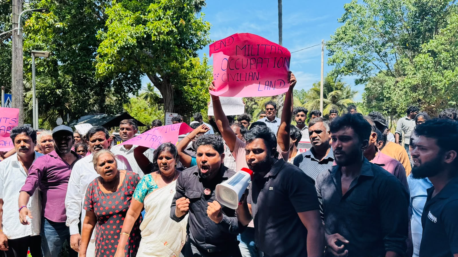 இராணுவ முகாமுக்கு முன் கேப்பாபுலவு மக்கள் போராட்டம் 7