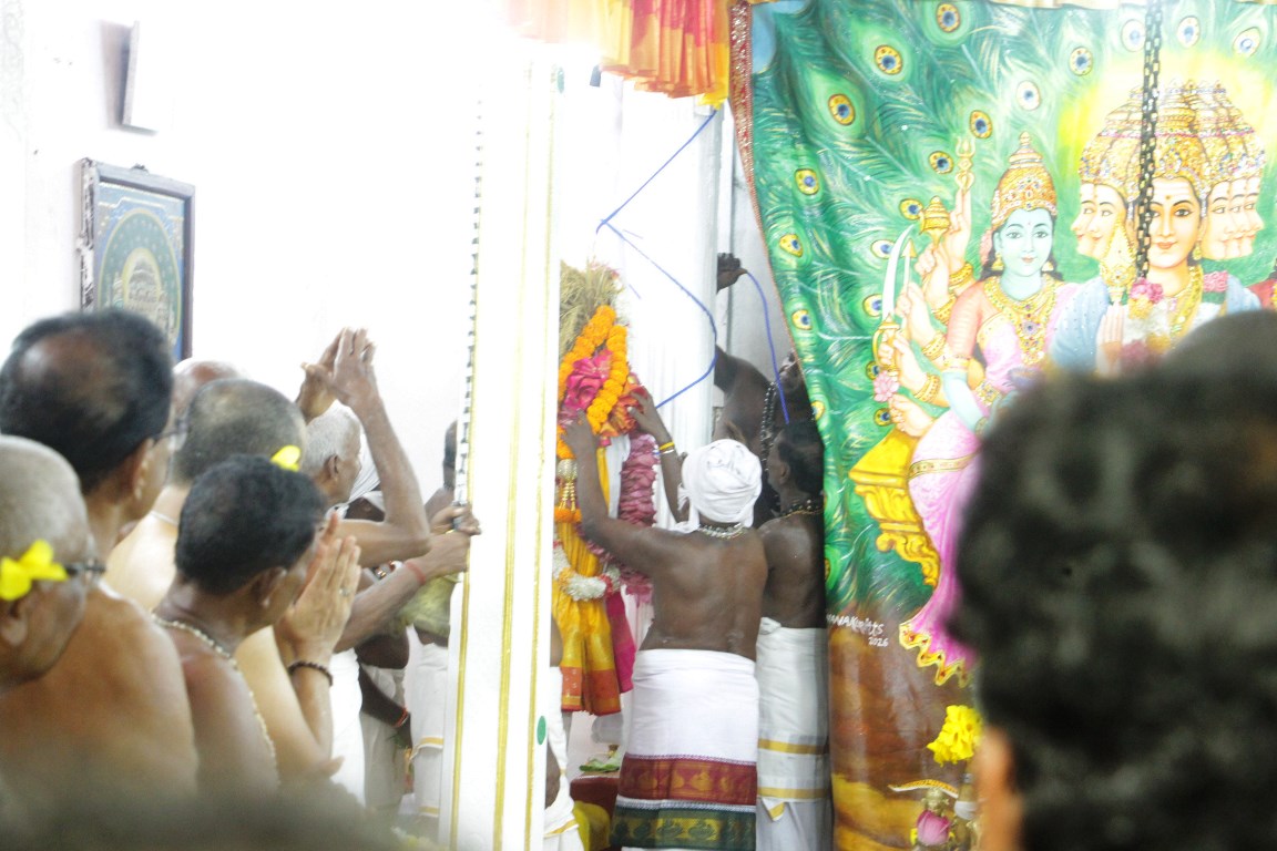 ஆயிரக்கணக்கான பக்தர்கள் புடைசூழ மண்டூர் கந்தசுவாமி ஆலய திருவிழா ஆரம்பம் 2