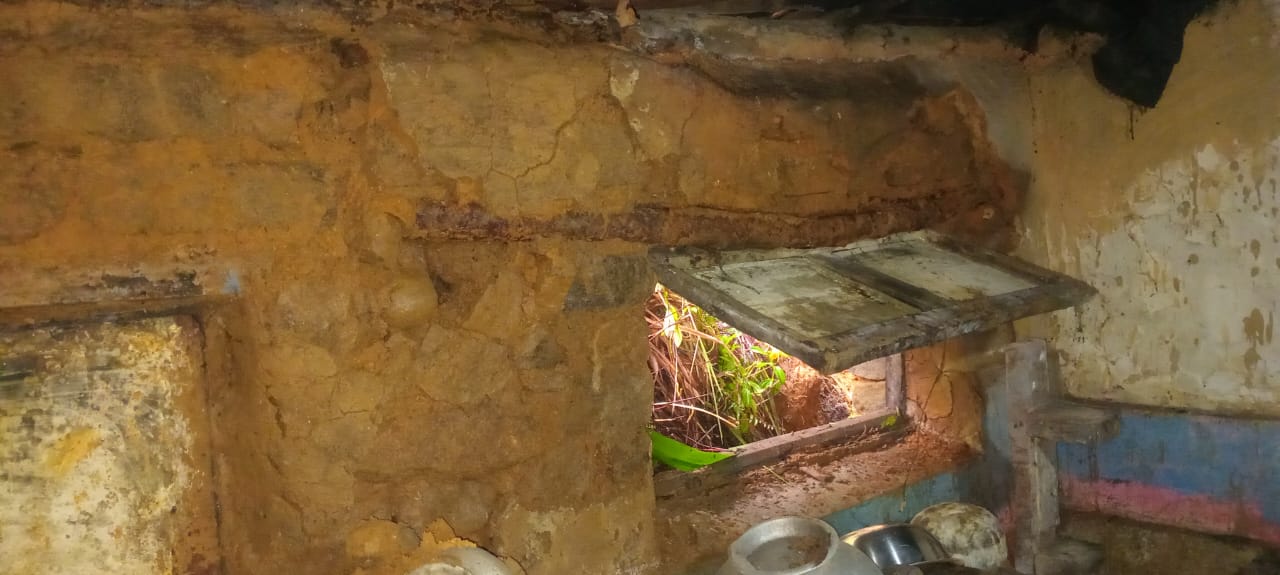 எந்நேரமும் இடிந்து விழும் அபாயத்தில் குடியிருப்பு சுவர் - அச்சத்தில் தோட்ட மக்கள் 6