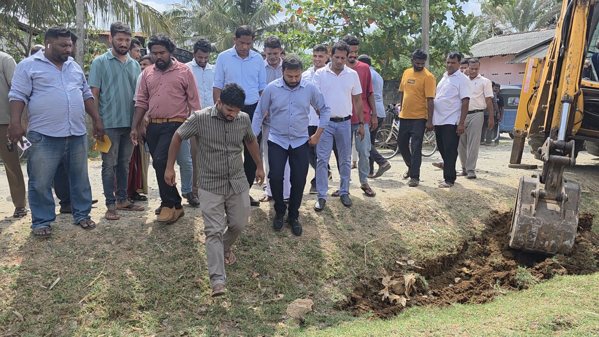 கிராமிய அபிவிருத்தி நிதியில் வீதிப் புனரமைப்பு: மூதூரில் பிரதியமைச்சர் தலைமையில் புதிய திட்டம் ஆரம்பம்! 1