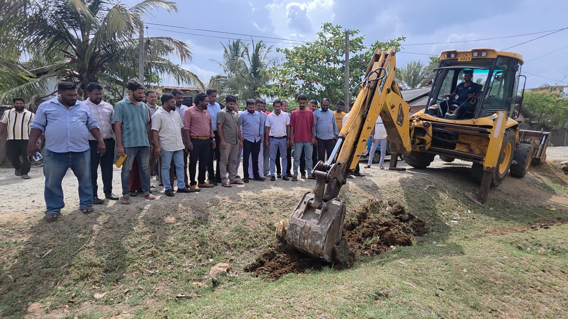 கிராமிய அபிவிருத்தி நிதியில் வீதிப் புனரமைப்பு: மூதூரில் பிரதியமைச்சர் தலைமையில் புதிய திட்டம் ஆரம்பம்! 2